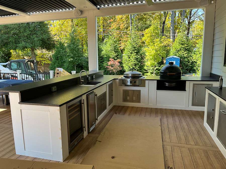 Outdoor-Kitchen-and-Gas-Grill